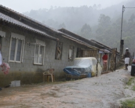 Granja Spinelli ainda tem 11 famílias morando em casas inacabadas