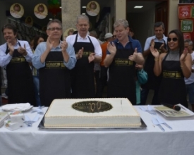 Acianf comemora um século com bolo na Alberto Braune