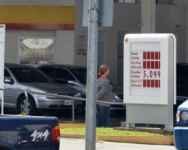 Gasolina passa de R$ 5 e está dez centavos mais cara em Friburgo