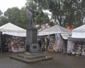 Feira de livros na Praça Getúlio Vargas é prorrogada