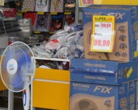 Calor faz ventiladores sumirem das lojas em Friburgo