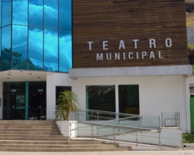 Colégio Rui Barbosa comemora 50 anos no Municipal 