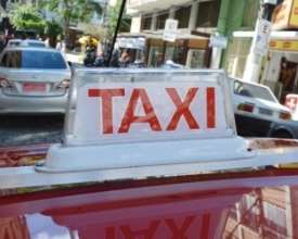 Taxistas devem realizar vistoria anual em outubro
