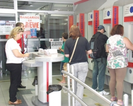 Com bancários em greve, caixas eletrônicos são opção