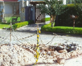 Moradores das Braunes reclamam de buraco e outros problemas na Rua Ângelo Merecci