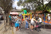 Brincadeiras, serviços e música no Dia de Olaria
