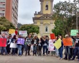 Friburgo tem protesto na praça em defesa da Uerj