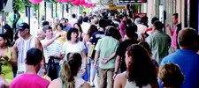 Corrida às compras movimenta ruas e shoppings da cidade