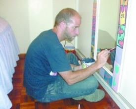 O estilo e o talento multicolorido de André Bringuenti estão de volta