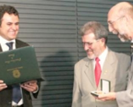 Carlos Augusto Abicalil recebe Prêmio Darcy Ribeiro de Educação