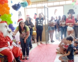 Alunos de escola municipal do Cordoeira recebem Papai Noel