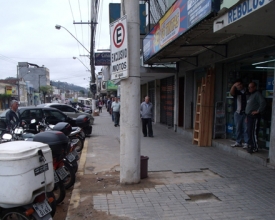 Energisa altera posição de poste na Avenida Euterpe e recebe críticas de pedestres e comerciantes