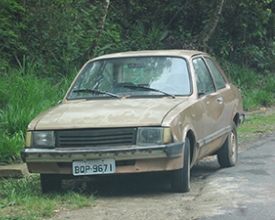Carro abandonado