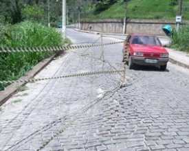 Catarcione - principal via de acesso ao bairro está cedendo e preocupa moradores do local