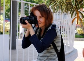Estudantes e moradores da cidade na aula prática de fotografia da Ucam