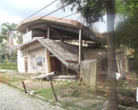 Braunes: rua interditada após imóvel ceder com temporal	