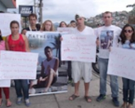 Jovem atropelado: parentes e amigos pedem justiça