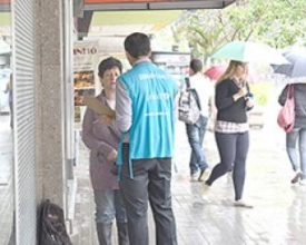 Captadores da Unicef no Brasil cadastram colaboradores nas ruas de Nova Friburgo