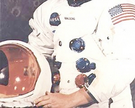 Clube de Astronomia presta homenagem a Neil Armstrong 
