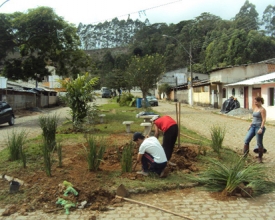 Ruas e praças do Bairro Nova Esperança recebem melhorias 