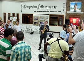 Leo Gandelman é atração na sede da banda Campesina