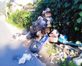 Moradores de Lumiar se queixam de acúmulo de lixo