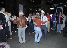 Projeto Cinco e Meia agitou a Praça Getúlio Vargas