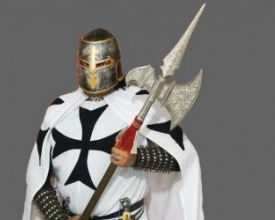Dia de São Jorge: conheça um devoto que veste túnica, capa e lança