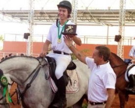 Matheus Garrido volta a brilhar em competição e recebe homenagens