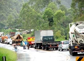 Queda de árvores deixou trânsito lento na última sexta feira