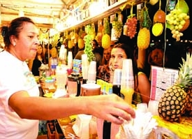 Nós e os Bambas e Sabor de Samba animaram bailes pré-carnavalescos do Bar da Música 