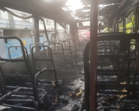 Mais um ônibus pega fogo por suspeita de pane elétrica 