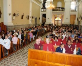 Católicos celebram nascimento de Jesus nas missas do galo e de Natal
