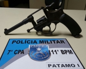 Jovem é preso com arma de fogo e facão no bairro Parque das Flores