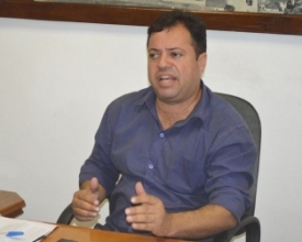 Prefeito de Cordeiro presta contas em entrevista a rádio