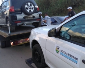 Blitz apreende 12 veículos em situação irregular