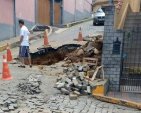 Crateras bloqueiam ruas no Jacina e no Rui Sanglard