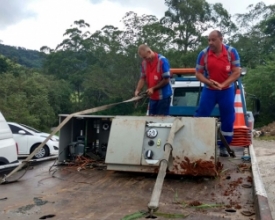 Caixa eletrônico é abandonado às margens da RJ-116