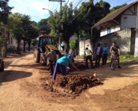 Após ponto facultativo, Prefeitura faz limpeza das ruas de Amparo