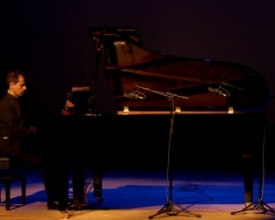 Pianista friburguense faz participação especial em show de jovens talentos
