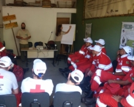 Voluntários da Cruz Vermelha treinam para ajudar no combate a incêndios florestais