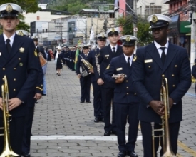 Campesina e Banda Marcial dos Fuzileiros Navais abrem desfile de 16 de maio