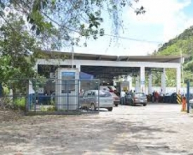 Sem salário, terceirizados do Detran reduzem atendimento
