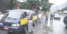 Autran realiza blitz em vans e ônibus escolares 