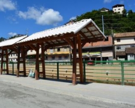 Abrigos para pontos de ônibus começam a ser montados na‭ ‬Avenida‭ ‬Roberto Silveira