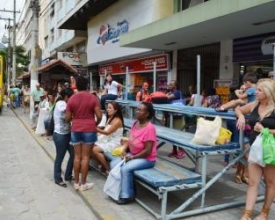 Passageiros‭ ‬agradecem‭ “‬esquecimento‭”‬ de arquibancada de carnaval‭ ‬