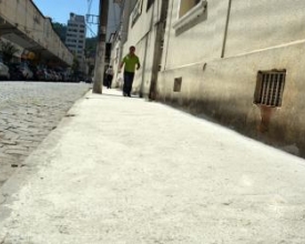 Obra em calçada dos Correios é concluída mas recebe críticas