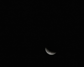 Eclipse lunar total encanta friburguenses durante a madrugada