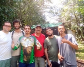 Grupo faz mutirão de limpeza em ruas e cachoeiras do Cascatinha