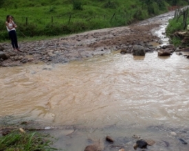 Em Rio Bonito de Lumiar, uma estrada pede socorro